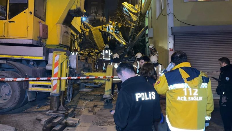 İstanbulda bina çökdü