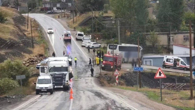 Sərnişin avtobusu qəzaya düşdü: 1 ölü, 14 yaralı